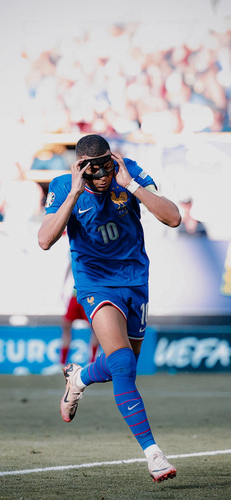 拉波尔塔：想等诺坎普竣工再致敬梅西，那天诺坎普会座无虚席（拉波尔塔：诺坎普完工后再向梅西致敬，届时球场必将爆满）