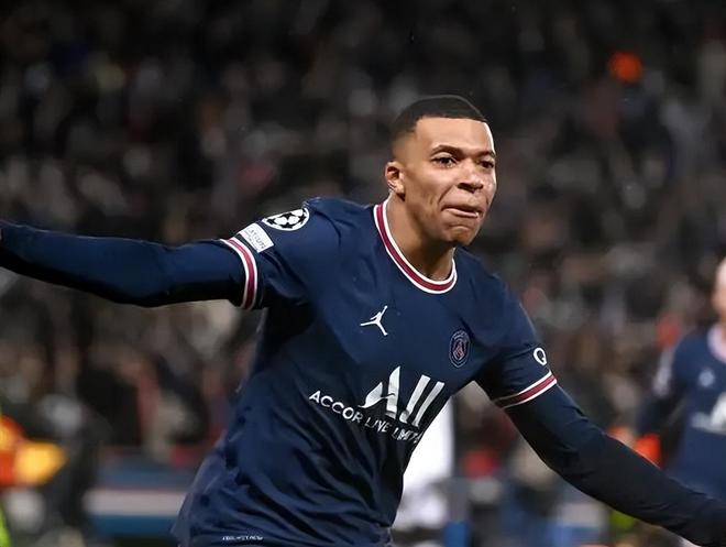 法国足坛最年轻职业球员：尤文马竞关注昂热15岁前锋迪亚洛（15岁昂热前锋迪亚洛成法国足坛最年轻职业球员，获尤文与马竞关注）