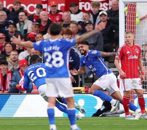 斯基拉：皇马只能在夏窗1000万回购帕斯，球员也不想冬窗转会（斯基拉：皇马仅能在夏窗以1000万回购帕斯，球员无意冬窗离队）