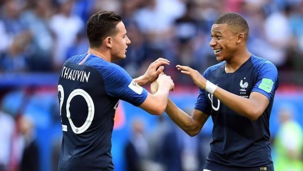 德天空：多特不会轻易放走施洛特贝克，即便承担自由离队风险（德天空：即便冒施洛特贝克自由身离队风险，多特也不打算轻易放人）