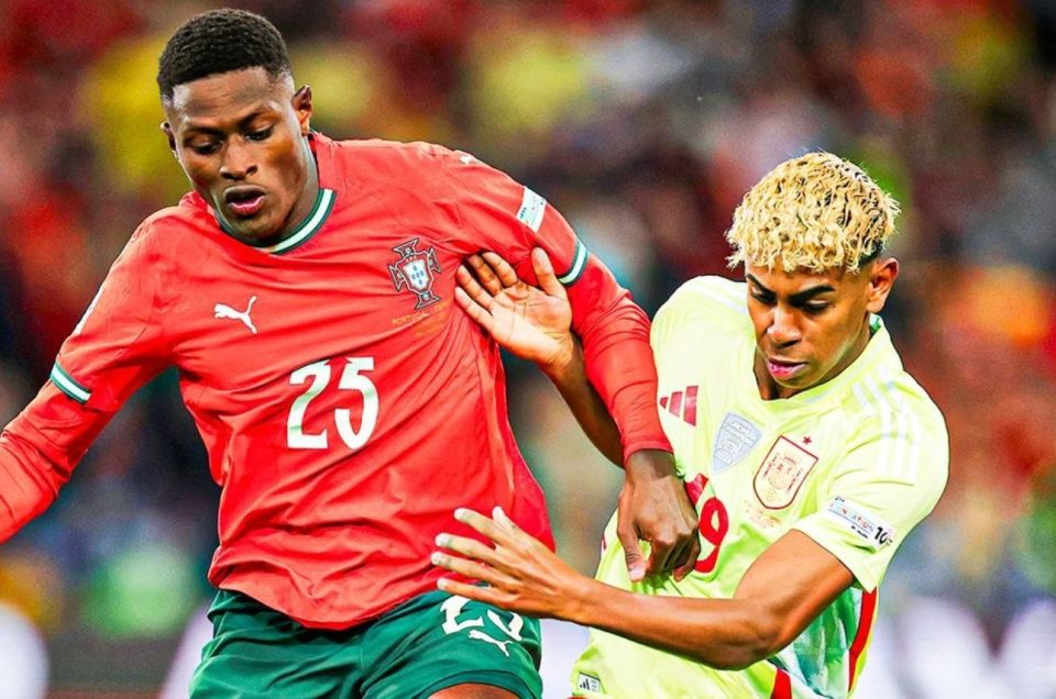 官方：多特与34岁第二门将亚历山大-迈尔续约至2027年（多特官宣34岁替补门将亚历山大-迈尔续约，合同至2027年）