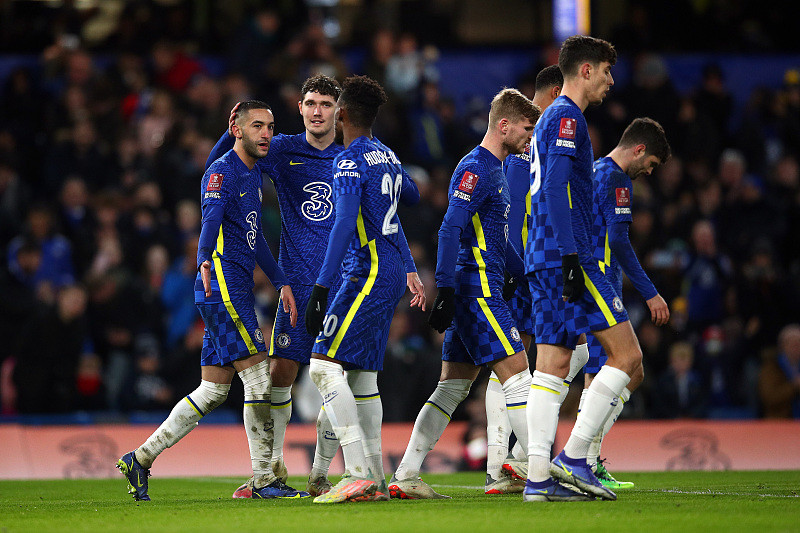 德比迎来关键胜利，米兰升至意甲积分榜第二（德比战奏凯，米兰升至意甲次席）