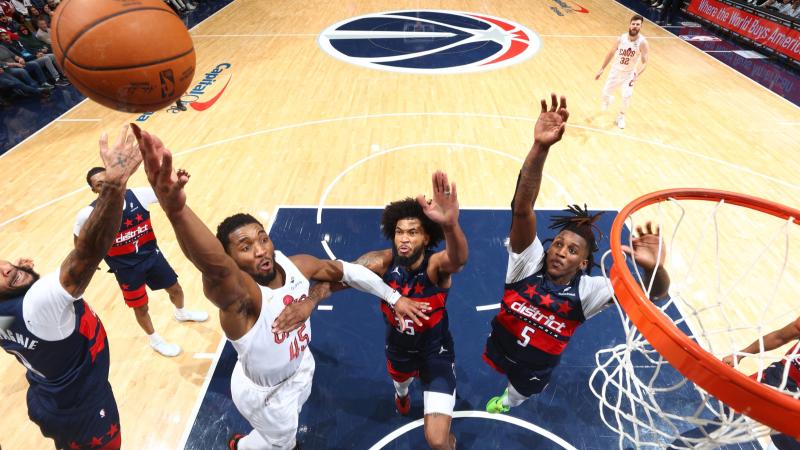 斯卡洛尼戴白手套递交世界杯，因凡蒂诺为仪式错误公开道歉（斯卡洛尼戴白手套交接大力神杯，因凡蒂诺就仪式失误公开致歉）