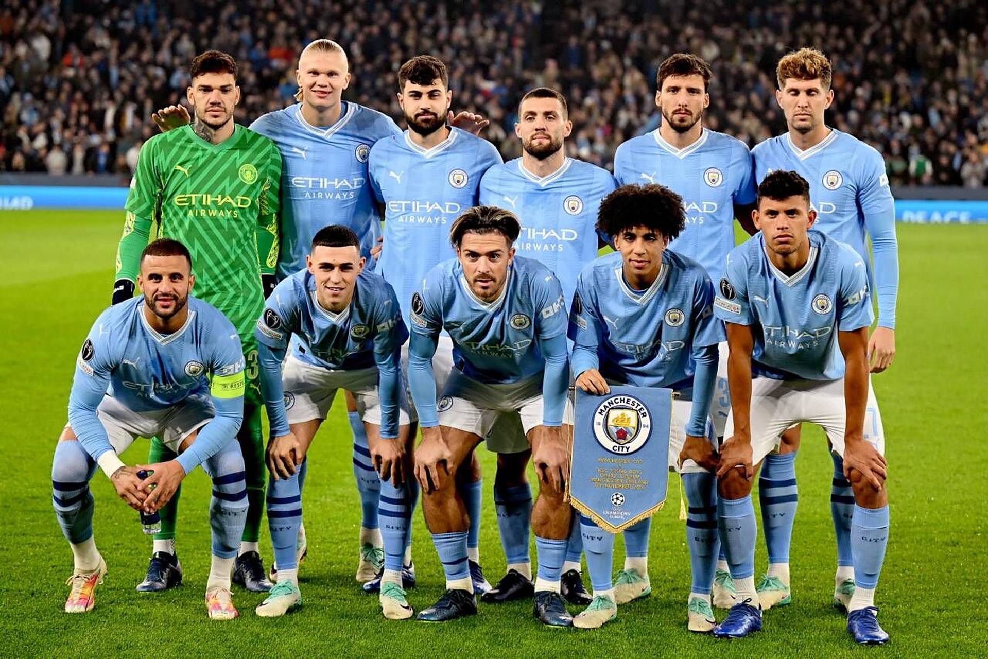 他真把足球踢成艺术了（他用脚步谱写足球的艺术）