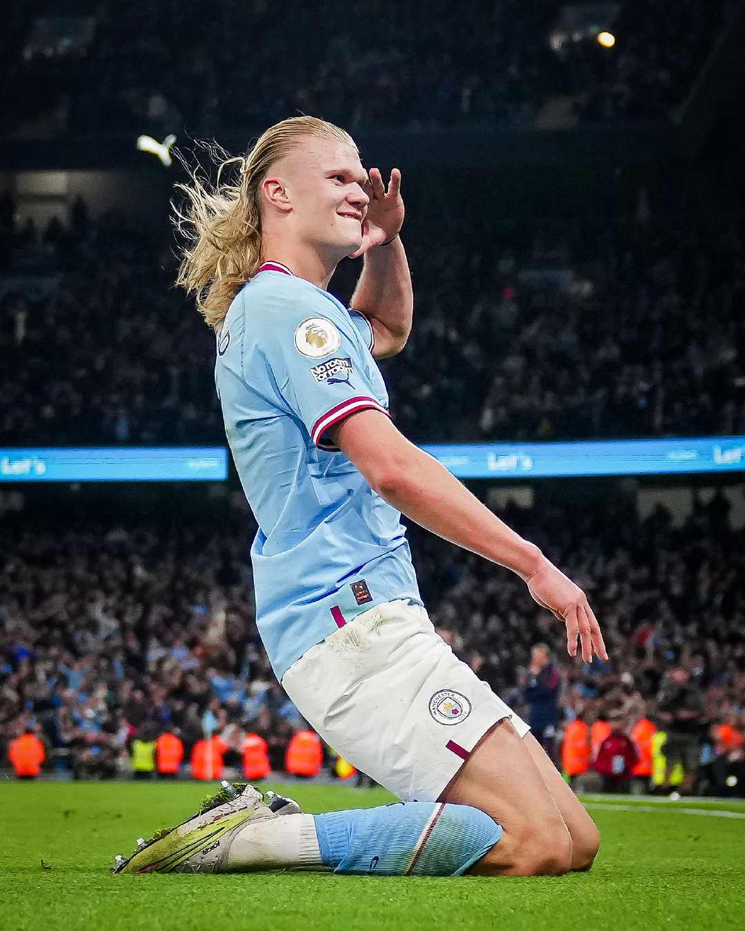 中超赛场争议判罚：VAR判罚引发讨论,（中超判罚风波：VAR介入再度引发热议）